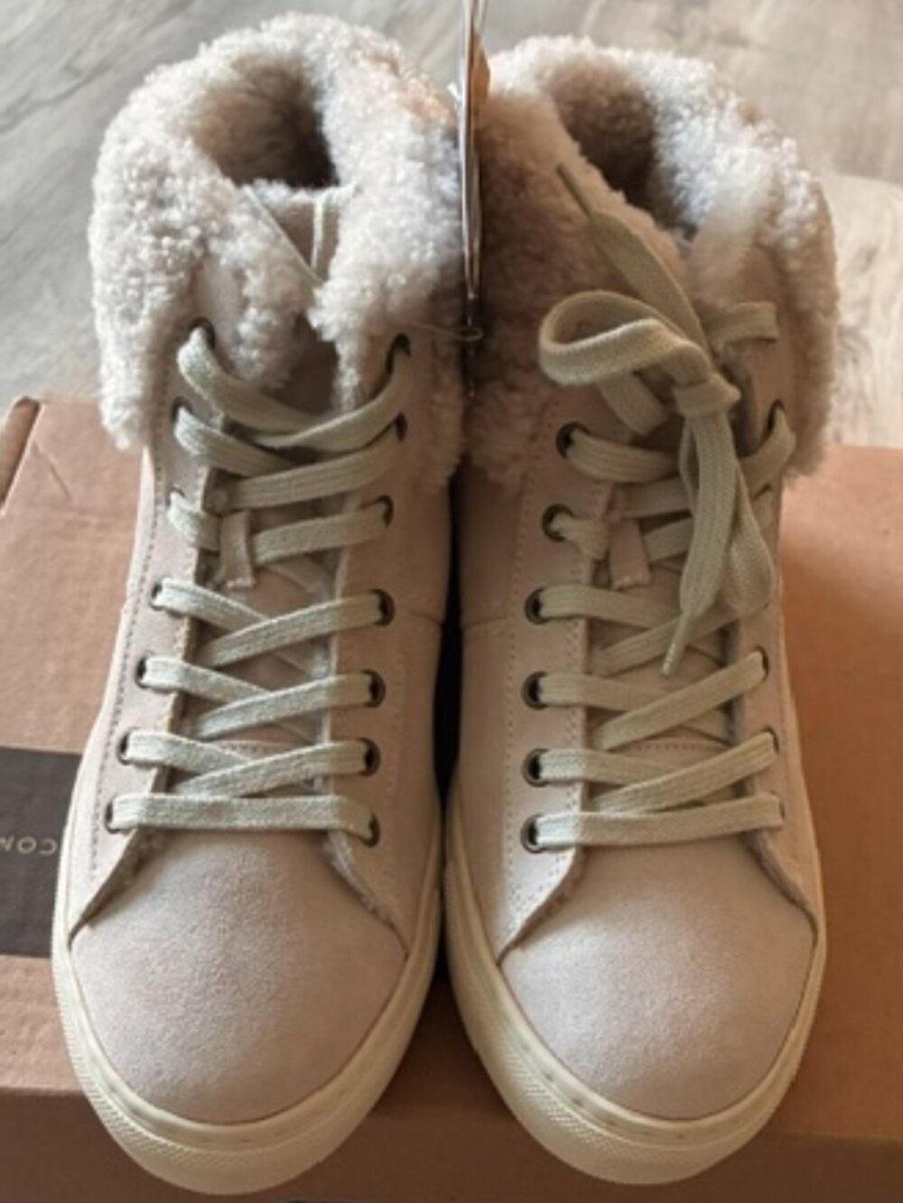 Overland Asha Shearling-Lined Water-Resistant Leather Sneakers - Size 9 - NWT - Picture 7 of 10